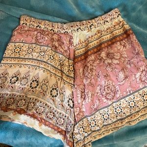 Patterned flowy shorts